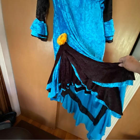 Jac flamenco dancer costume in azure crushed velvet w/ black ruffles and lace. - Picture 3 of 10